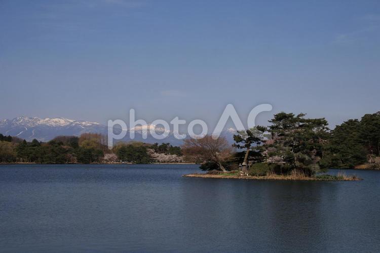 南湖公園から望む那須連峰 南湖公園,那須連峰,春の写真素材