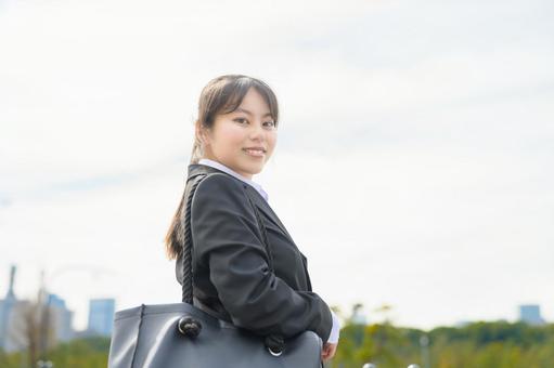 リクルートスーツで微笑む女性 リクルートスーツで微笑む女性 日本人,女性,新入社員の写真素材