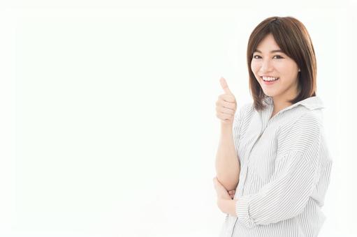 若い女性 グッド サムズアップ 若い女性 グッド サムズアップの写真