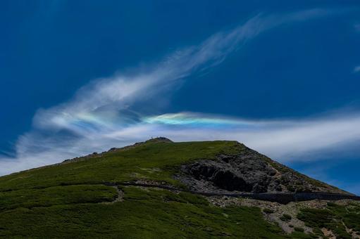 富士見岳に浮かぶ彩雲 富士見岳に浮かぶ彩雲 山,自然,風景の写真素材
