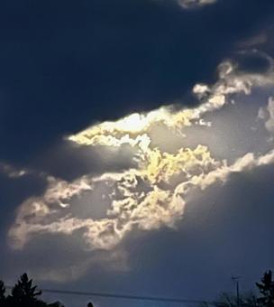 雲に隠れたスーパームーン 雲,月,月あかりの写真素材