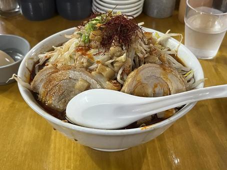 二郎系ラーメン 二郎系ラーメン もやし,豚骨スープ,豚骨ラーメンの写真素材