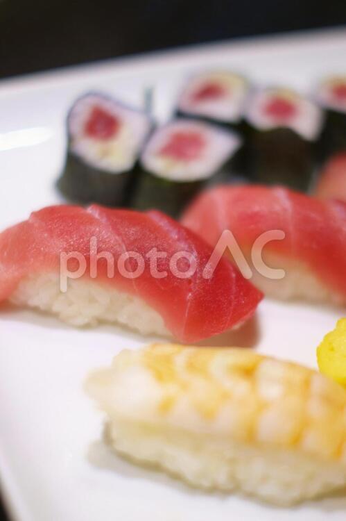 料理教室で握ったお寿司を食べる 寿司,お寿司,握り寿司の写真素材