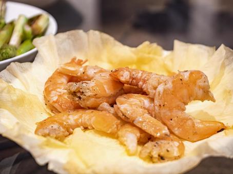 香ばしいエビの揚げ物 香ばしいエビの揚げ物の写真