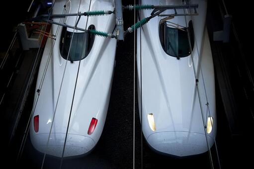 すれ違う新幹線 新幹線,鉄道,乗り物の写真素材