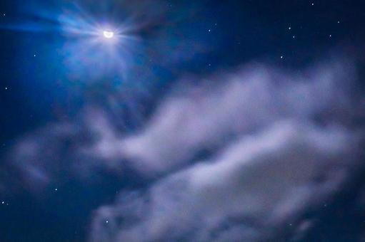 夜空 月と星と雲 夜空 月と星と雲の写真