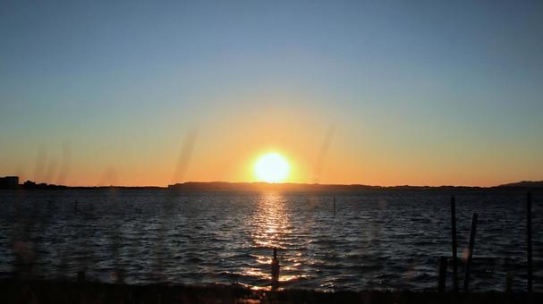 秋の浜名湖 沈む夕日 秋の浜名湖 沈む夕日の写真