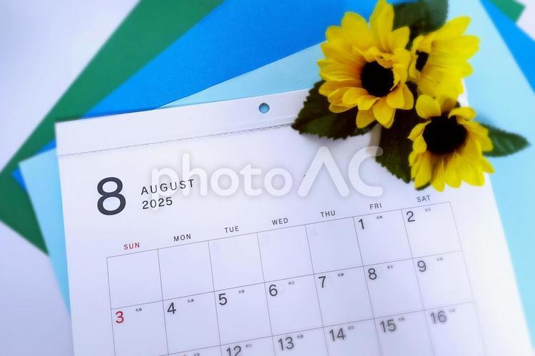 2025年8月カレンダー、夏イメージ カレンダー,8月,夏の写真素材