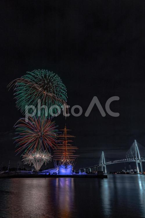 海王丸と花火大会 花火,花火大会,夜景の写真素材