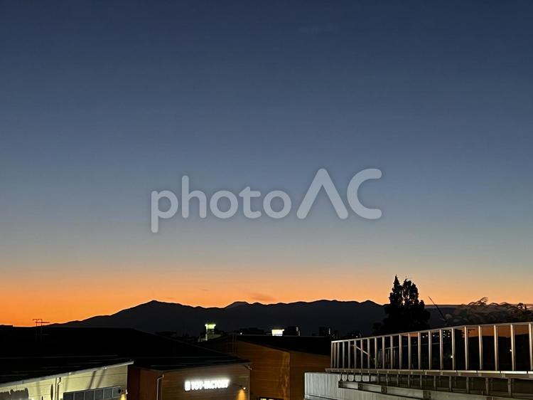 美しい夕暮れの空と建物 秋,夕暮れ,美しいの写真素材