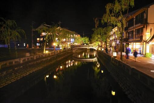 兵庫県にある城崎温泉の夜景 城崎温泉,温泉街,夜景の写真素材