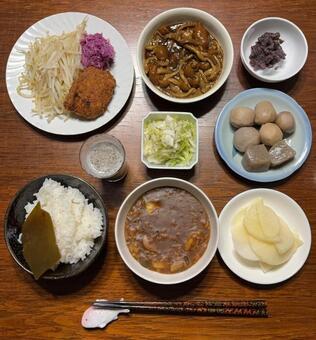 新米昆布炊き上げご飯に海老カツなどの夕食 夕食,あきたこまち,新米の写真素材