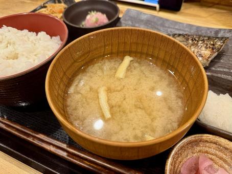 朝定食の味噌汁 朝定食の味噌汁 スープ,鯖,焼き鯖の写真素材
