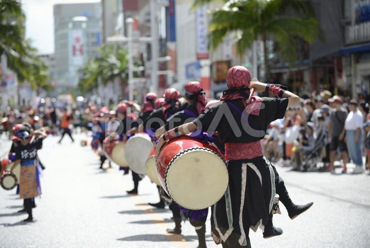 一万人のエイサー踊り隊 一万人のエイサー踊り隊,エイサー,国際通りの写真素材