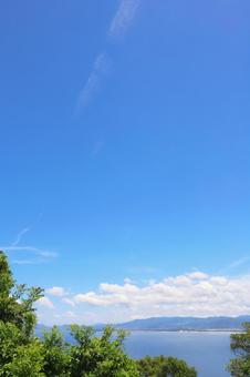 夏の海と空 縦2 夏の海と空 縦2の写真