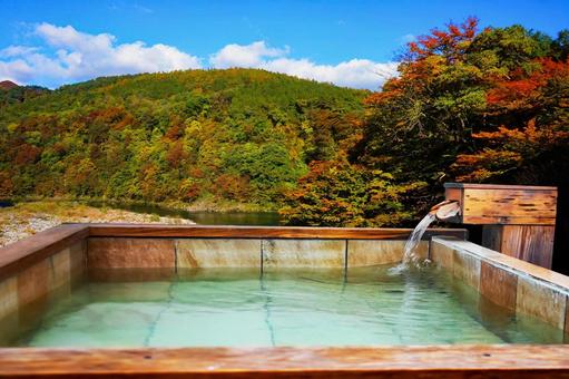 Open-air bath in the autumn leaves Open-air bath in the autumn leaves