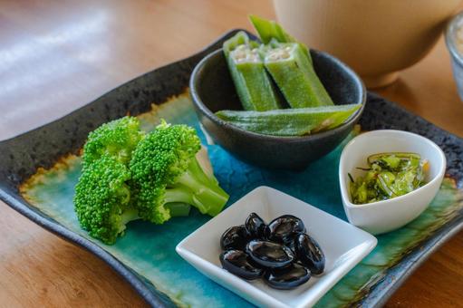 和食の朝食 ご飯と味噌汁とおかず 和食の朝食 ご飯と味噌汁とおかず ご飯,白ご飯,ごはんの写真素材