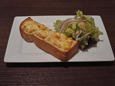 トースト(コーンマヨネーズ) トースト(コーンマヨネーズ)の写真