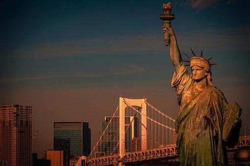 夕景のお台場自由の女神 夕景のお台場自由の女神の写真