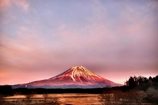 赤富士 富士山,夕方,冬の写真素材