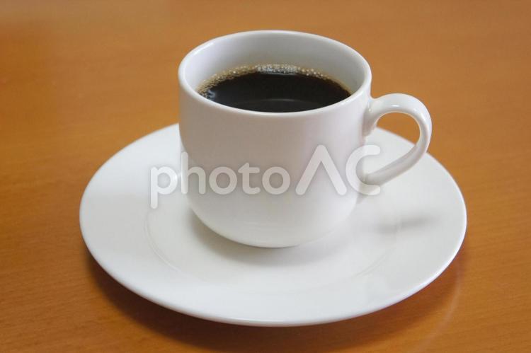 木製テーブルの上のコーヒー コーヒー,ブレンド,ホットコーヒーの写真素材