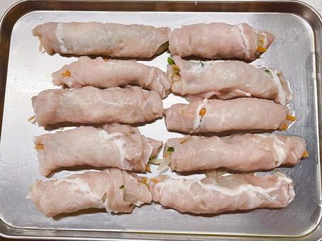 肉巻き野菜(焼く前)① 肉巻き野菜(焼く前)① 肉巻き野菜,肉巻き,豚肉の写真素材