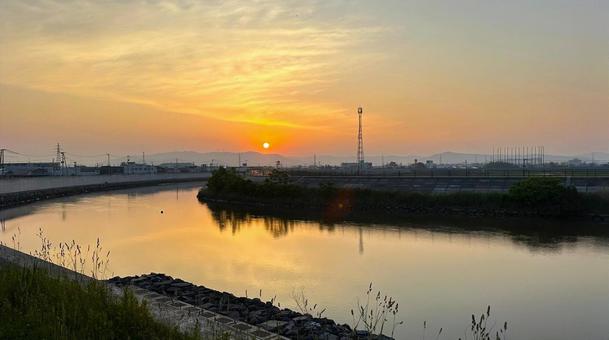 定川と朝日 定川と朝日の写真