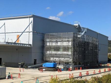 物流施設横の建設中の事務所 建設中,物流倉庫,物流センターの写真素材