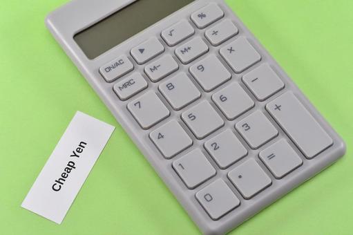 cheap yenと電卓で円安のイメージ cheap yenと電卓で円安のイメージ 円安,ドル高,cheapの写真素材