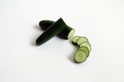 切られたきゅうりの輪切り 切られたきゅうりの輪切り きゅうり,輪切り,野菜の写真素材