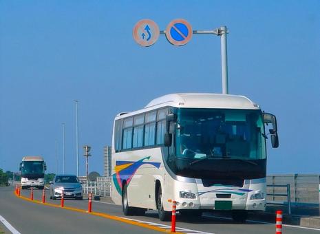 リムジンバスonシーサイドロード リムジンバスonシーサイドロード バス,道路,車の写真素材