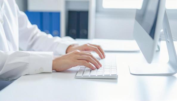 ビジネスシーン　オフィス　 キーボードの写真