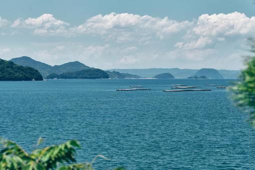 海に浮かぶ島 海に浮かぶ島の写真