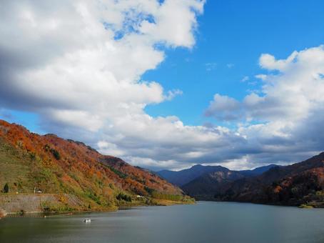秋の景色２０ ダム,大谷ダム,新潟県の写真素材