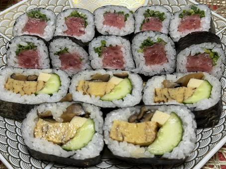 のり巻き盛り合わせ のり巻き盛り合わせ,ネギトロ巻き,卵ときゅうりののり巻きの写真素材