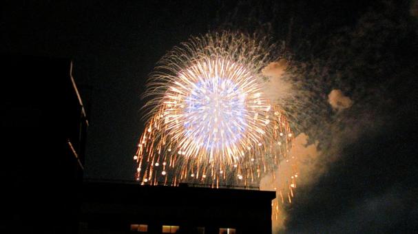 夏の夜空の花火 夏の夜空の花火の写真