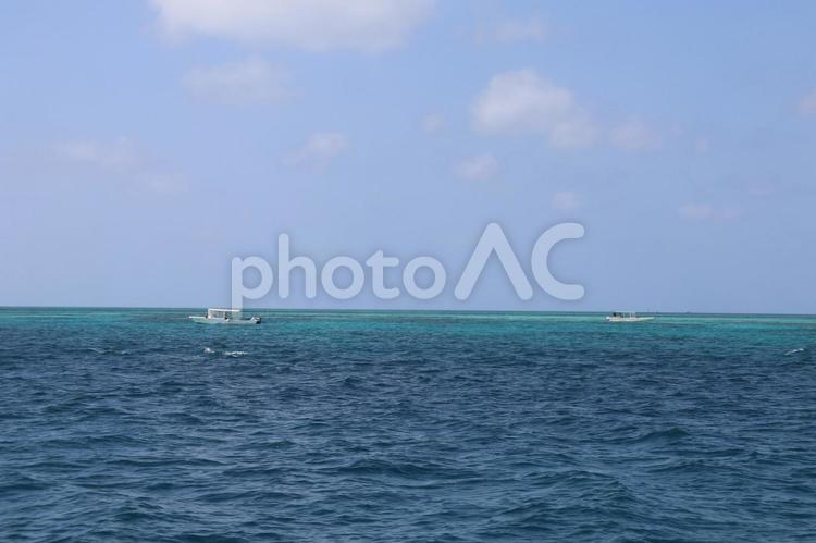 海の上の船 石垣島,風景,景色の写真素材