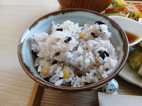 雑穀米、雑穀ごはん 雑穀米、雑穀ごはん 雑穀米,雑穀ごはん,ごはんの写真素材