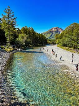 上高地から焼岳 上高地から焼岳の写真