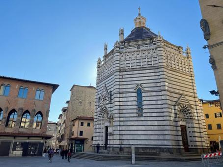 ピストイアの洗礼堂(イタリア) ピストイアの洗礼堂(イタリア)の写真