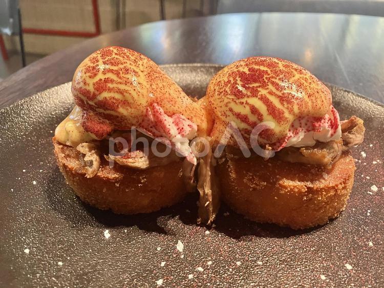 エッグベネディクトの朝食 エッグベネディクト,卵,料理の写真素材