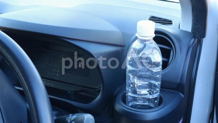 エアコンの風邪で温める冷やすドリンク飲料 車,後部,座席の写真素材