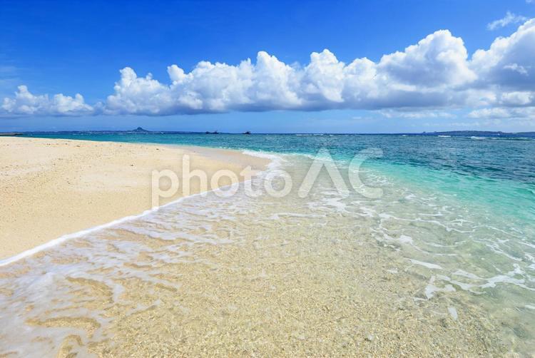 沖縄の美しい海と夏空 沖縄,海,ビーチの写真素材