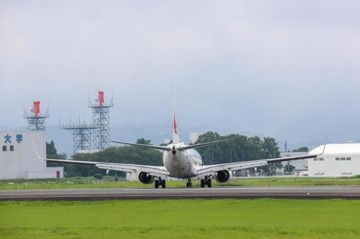 朝空を切るエンジン音 朝空を切るエンジン音の写真