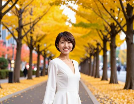 ストリートスナップ・イチョウ並木の彼女 ストリートスナップ・イチョウ並木の彼女の写真