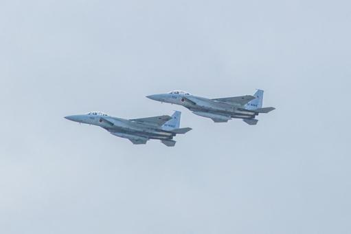 秋空に響くジェットの轟音 飛行機,航空機,旅客機の写真素材