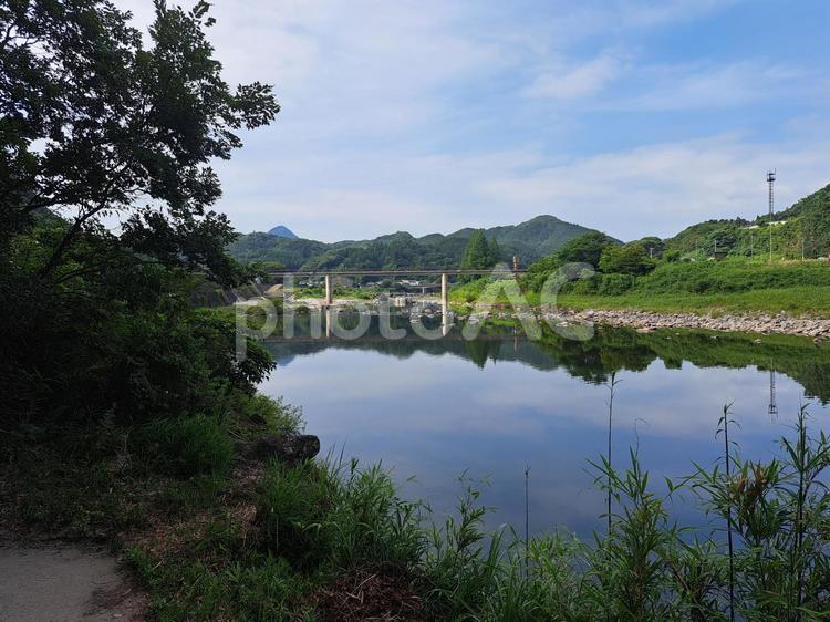 橋と水面のきらめき 自然,風景,渓谷の写真素材