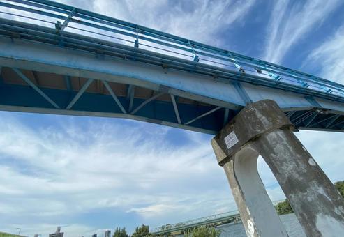 Photo, pedestrian overpass, blue sky, iron bridge, 