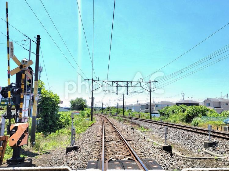 線路と眩しい空 空,雲,背景の写真素材