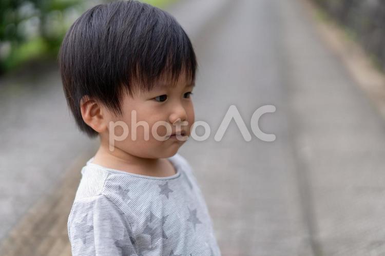 ２歳の男の子　ポートレート 子ども,育児,子育ての写真素材